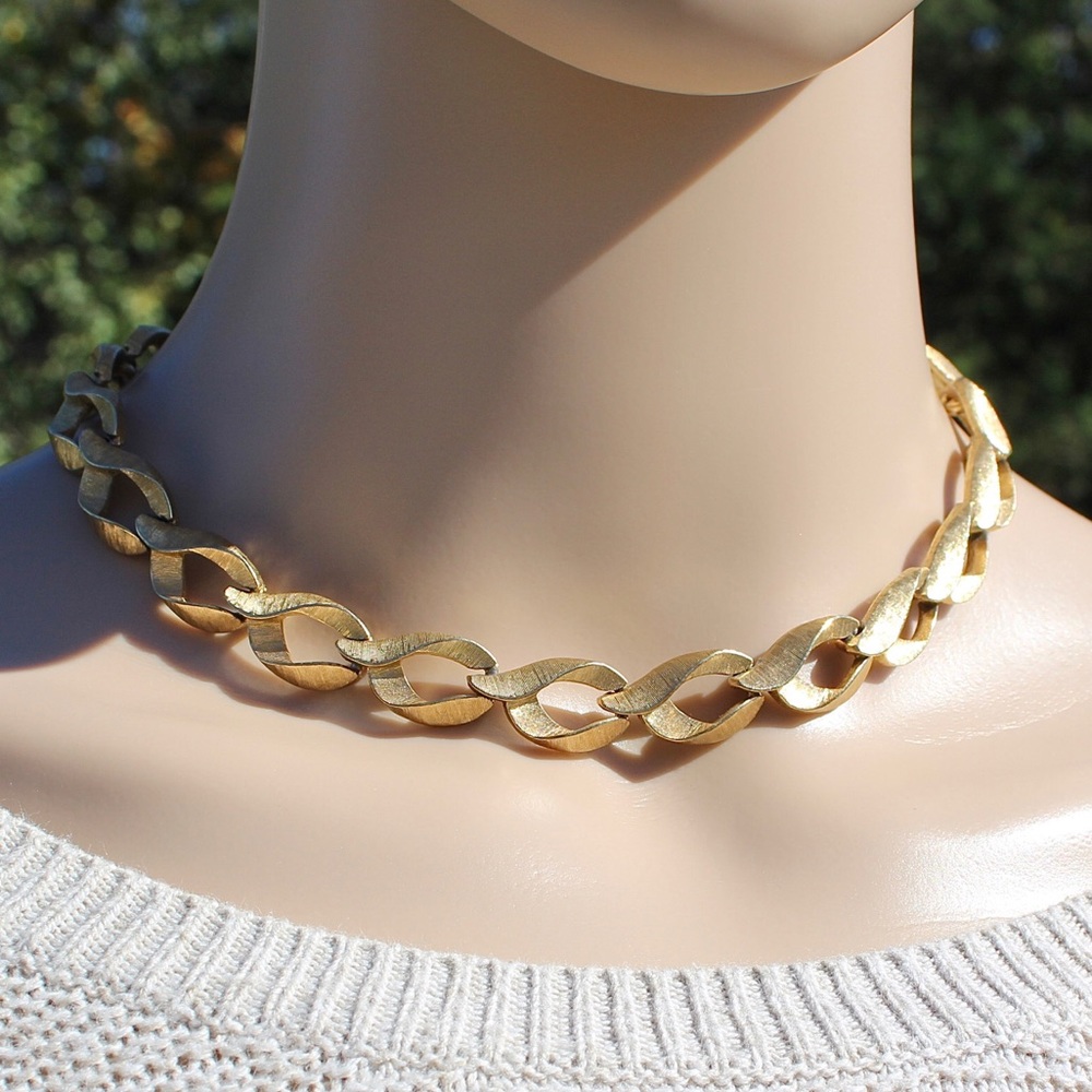Vintage Monet Collar / Choker Necklace Gold Tone Curved Link Brushed Finish